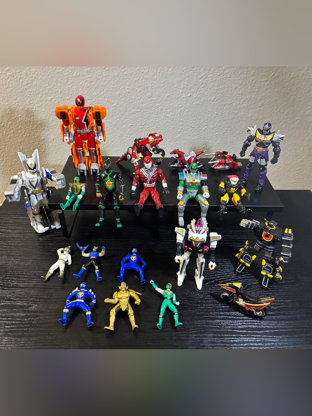 Lot of Vintage Power Rangers
Figures by Bandai Loose